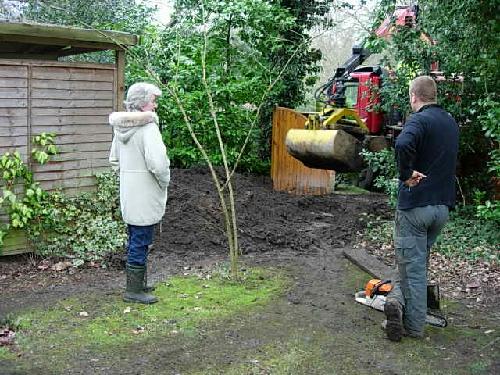Taking the soil away with a grab-lorry